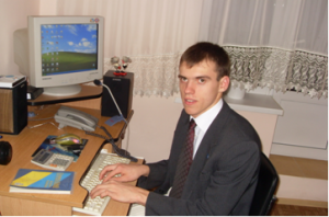 Олександр Цвинтарний, випускник спеціальності «Правознавство»,  проводить консультації в юридичній клініці інституту